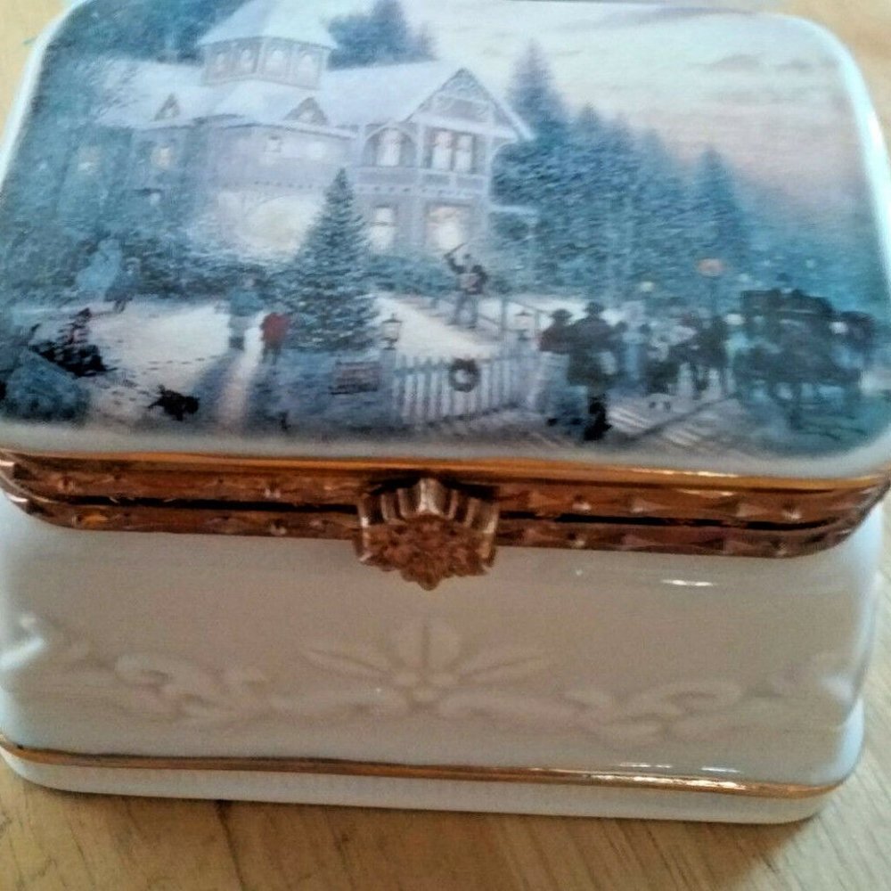Victorian Christmas Musical Jewelry Box Thomas Kinkade Perfect Condition